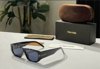 Gafas de sol Tom Ford negras y doradas