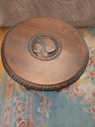 2 Sillas de Madera de nogal y cuero, Antiguas