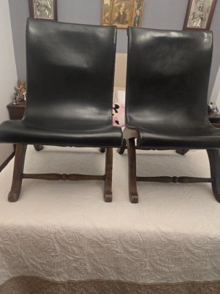 Sillas Madera de nogal y cuero Antiguas negociable