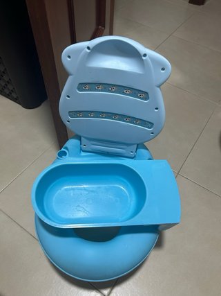 Orinal azul y blanco para niño