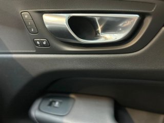 Volvo XC60 2.0 B4 G Plus Dark Auto