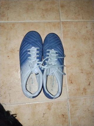 Botas de fútbol Kipsta azules y verdes