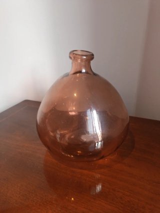 Jarrón de cristal morado transparente