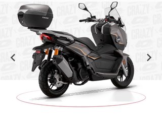 QJ Motor ATR125 Scooter Gris y Dorado