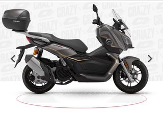 QJ Motor ATR125 Scooter Gris y Dorado