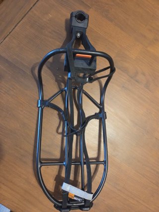 Portaequipajes bicicleta con sistema de sujeción.