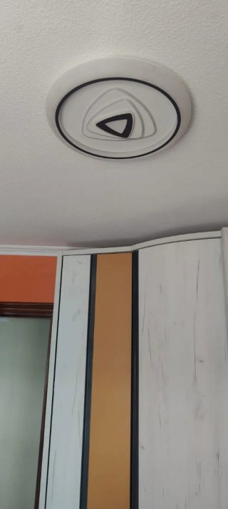 Lámpara LED moderna con control remoto
