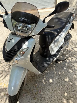 Honda SH 125i Blanca - Como Nueva