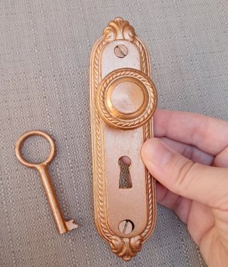 Tiradores de puerta vintage y llave