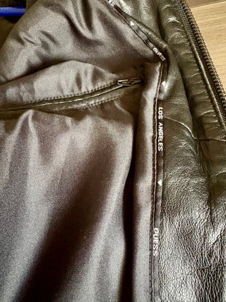 Chaqueta de Piel Guess Negra