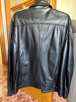 Chaqueta de Piel Guess Negra