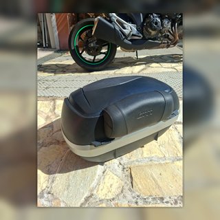Baúl Givi Monokey 47L + Soporte Kawasaki Z800