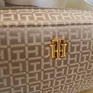 Bolso Tommy Hilfiger beige y blanco