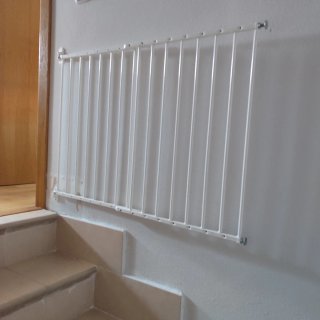 Barrera de seguridad blanca MultiDan de BabyDan