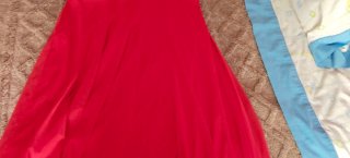 Vestido de fiesta rojo con pedrería