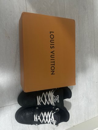 Zapatillas Louis Vuitton Negras y Blancas