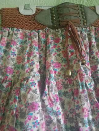 Minifalda estampada con cinturón