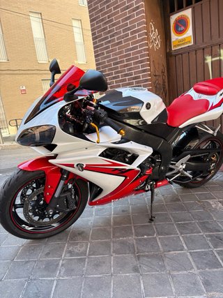 Yamaha R1 Sportbike 8000 km