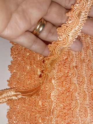 Passamaneria arricciata color arancio 10 metri €6