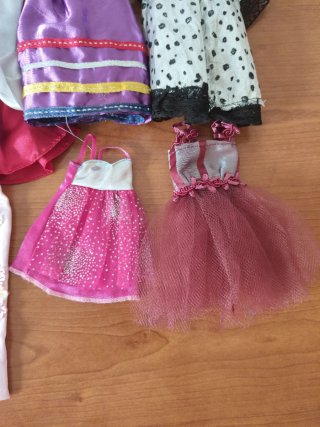 Lote 8 vestidos Barbie.