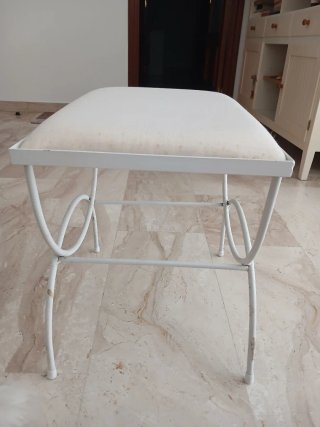 Banqueta vintage tapizada blanca