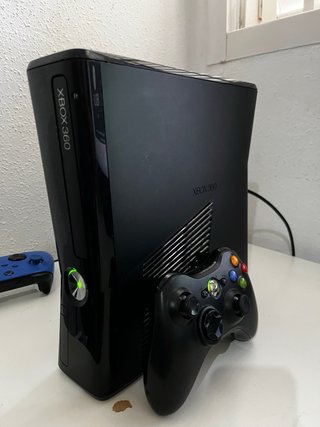 Lote Xbox 360 Slim + mando y juegos