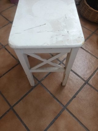 Banqueta de madera blanca