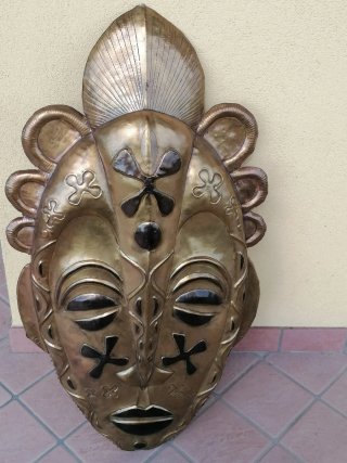 Maschera Africana in Metallo Dorato e Nero