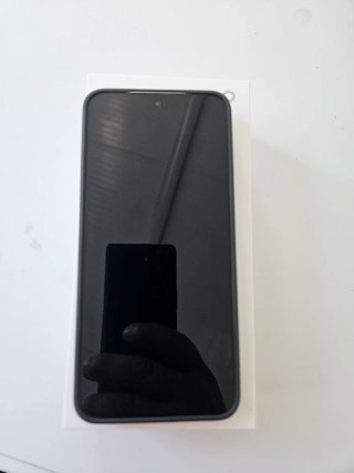 Xiaomi 15 Co-engineered with Leica.