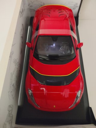 Burago Ferrari 812 Competizione 1:18