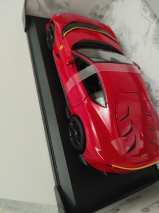 Burago Ferrari 812 Competizione 1:18