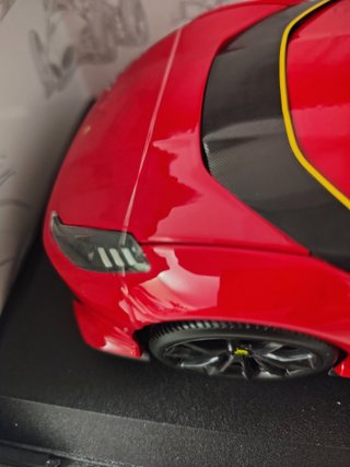 Burago Ferrari 812 Competizione 1:18