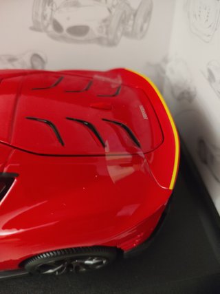 Burago Ferrari 812 Competizione 1:18