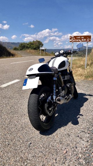 Triumph Thruxton 900 Ace Cafe Racer