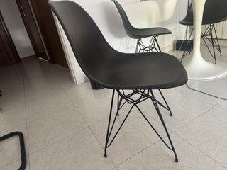 Silla negra comedor diseño moderno (hay 4)