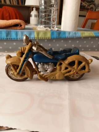 Ma80queta Moto con Sidecar Fundición