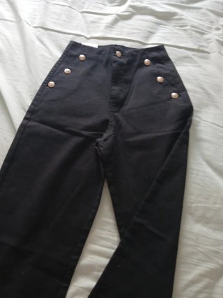 Pantalón negro patas anchas
