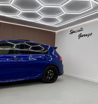 Volkswagen Golf R Akrapovic