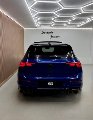 Volkswagen Golf R Akrapovic