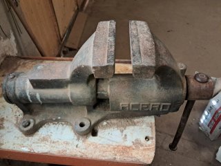 Tornillo de banco marca ACESA