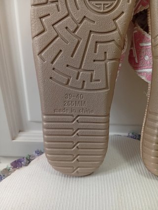 Sandalias beige y rosa de Temu