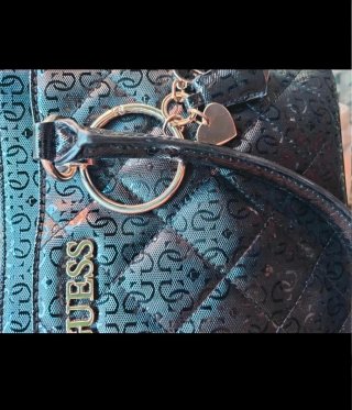Bolso Guess negro logos