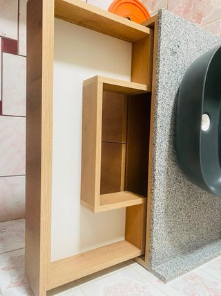 Mueble de baño con lavabo gris