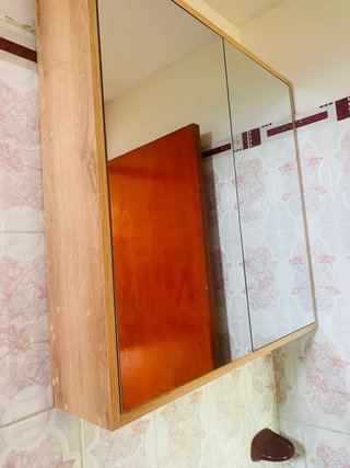 Mueble de baño con lavabo gris