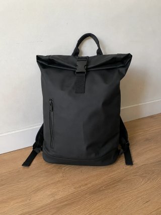 Mochila negra Roll Top urbana impermeable portátil
