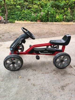 Kart a pedales rojo y negro