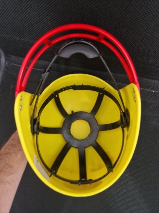 Casco de rugby de plástico amarillo