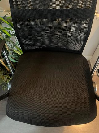 Silla de oficina ergonómica negra