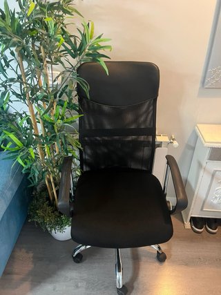 Silla de oficina ergonómica negra