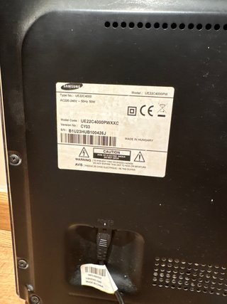 TV LED Samsung 19 Negra Soporte de pared de regalo